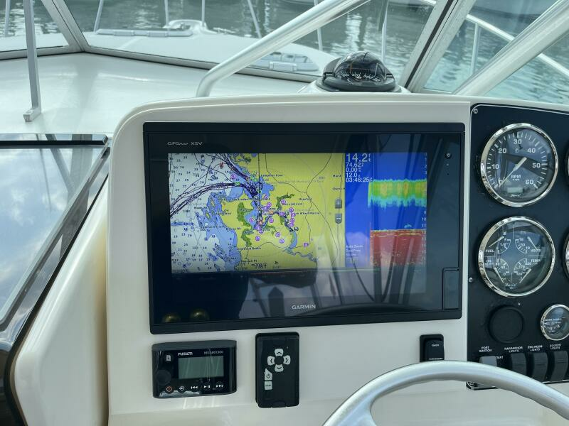 2000 Pursuit 3000 Express