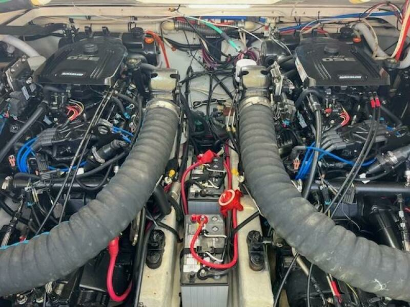 2000 Pursuit 3000 Express