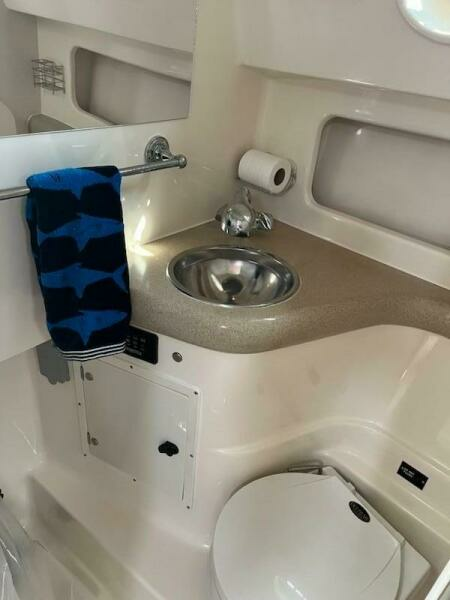 2000 Pursuit 3000 Express