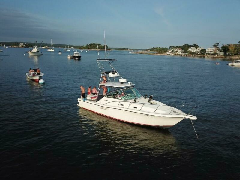 2000 Pursuit 3000 Express