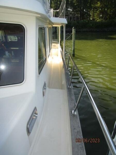 40' Mariner port side deck1