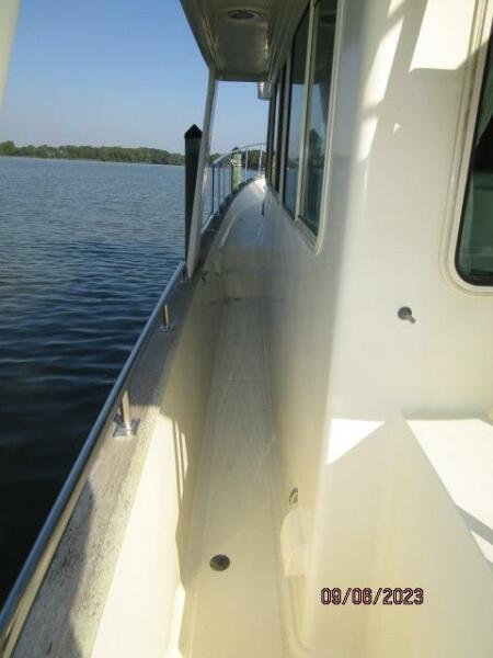 40' Mariner port side deck2