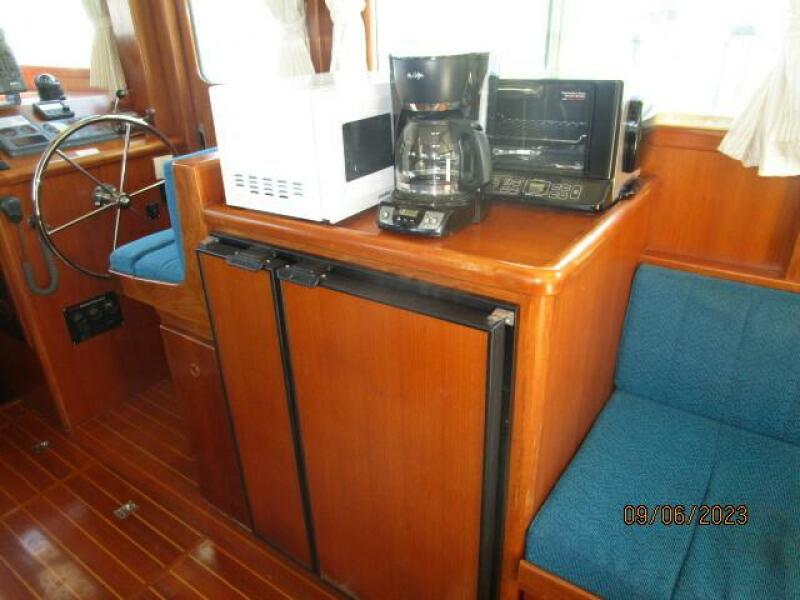 40' Mariner galley refrigeration