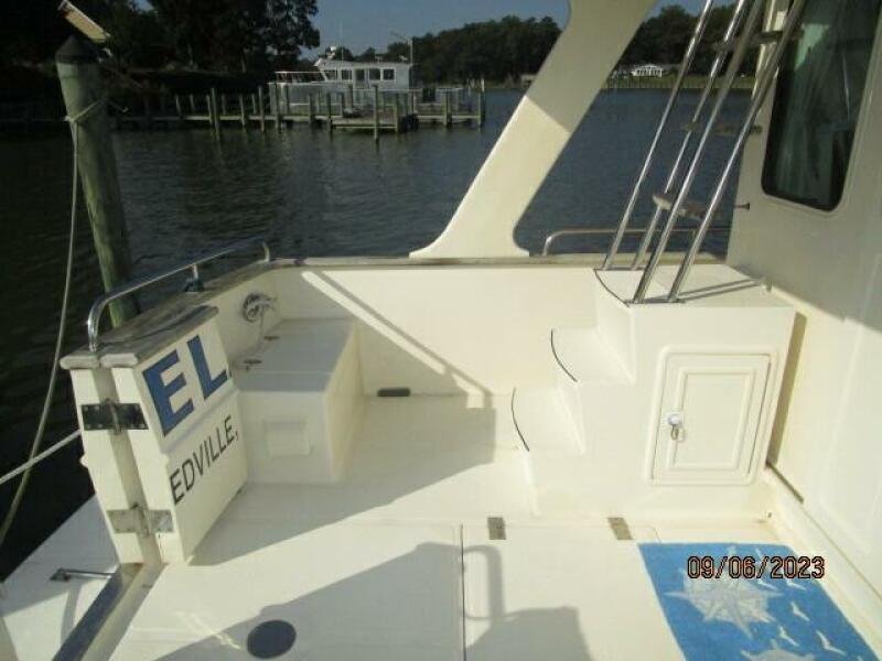 40' Mariner aftdeck port