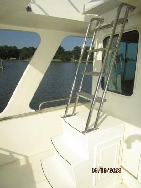 40' Mariner aftdeck-flybridge ladder