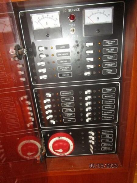 40' Mariner electrical panel2