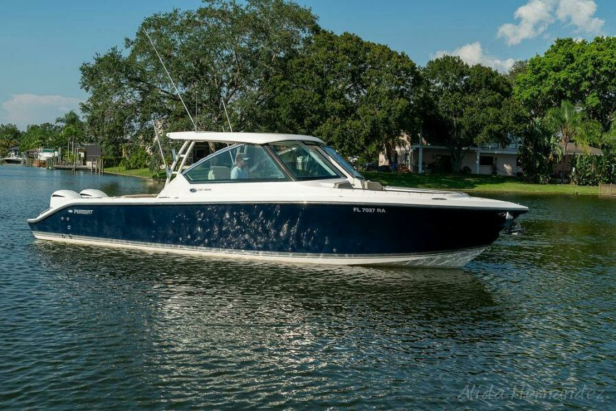 2016 Pursuit 325 DC