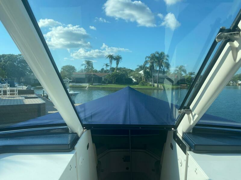 2016 Pursuit 325 DC