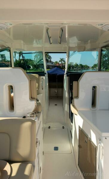 2016 Pursuit 325 DC