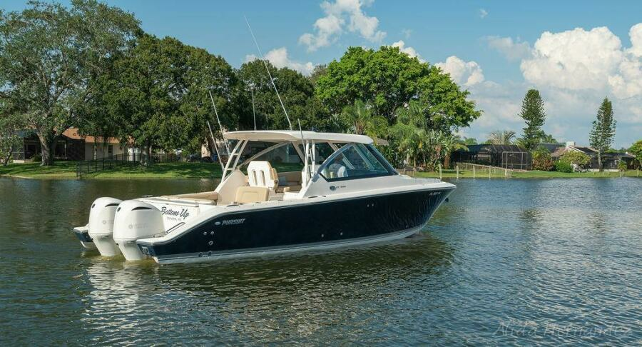 2016 Pursuit 325 DC