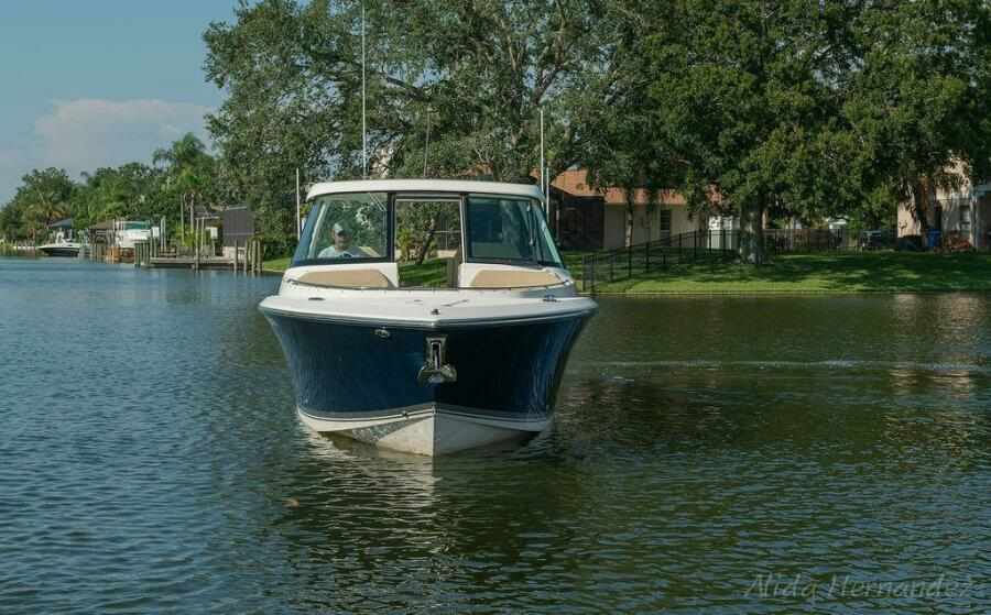 2016 Pursuit 325 DC