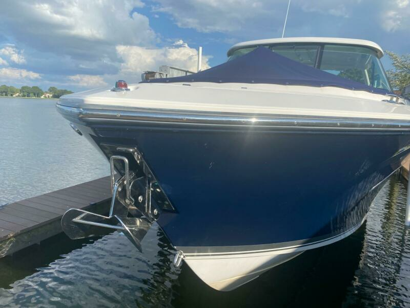 2016 Pursuit 325 DC