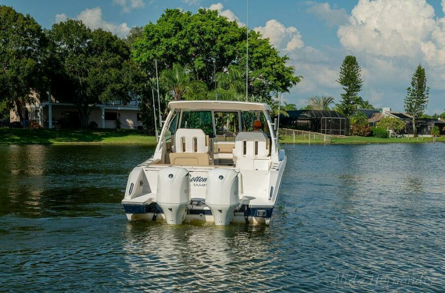 2016 Pursuit 325 DC