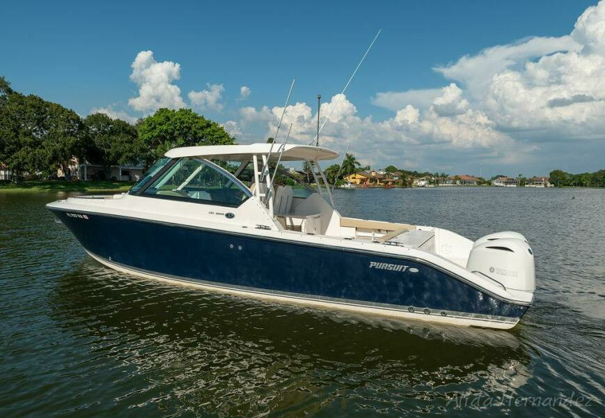 2016 Pursuit 325 DC