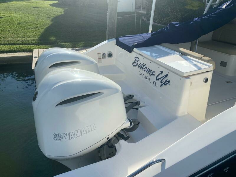 2016 Pursuit 325 DC