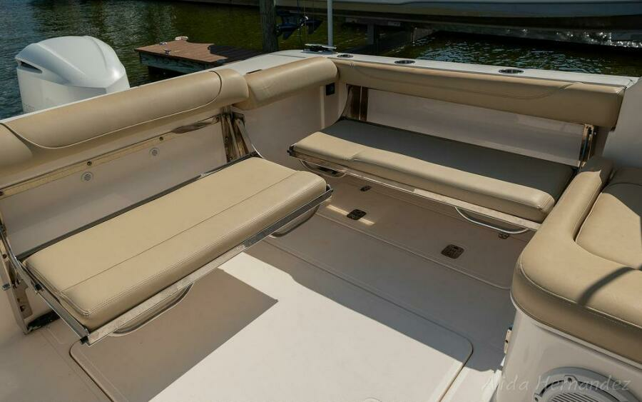 2016 Pursuit 325 DC