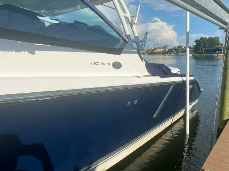 2016 Pursuit 325 DC