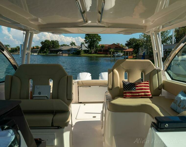 2016 Pursuit 325 DC