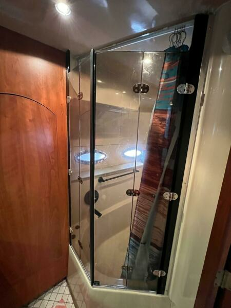 2000 Cruisers Yachts 4450 Express Motoryacht