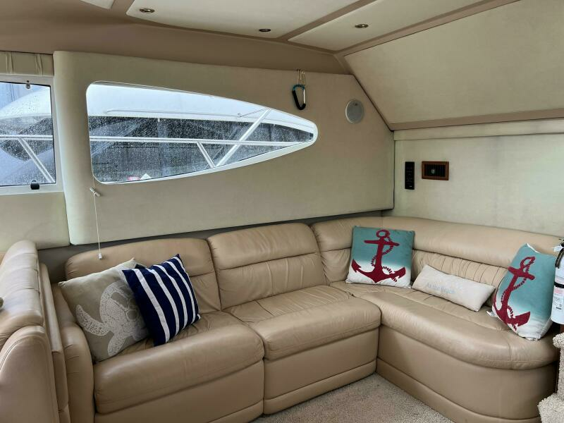 2000 Cruisers Yachts 4450 Express Motoryacht