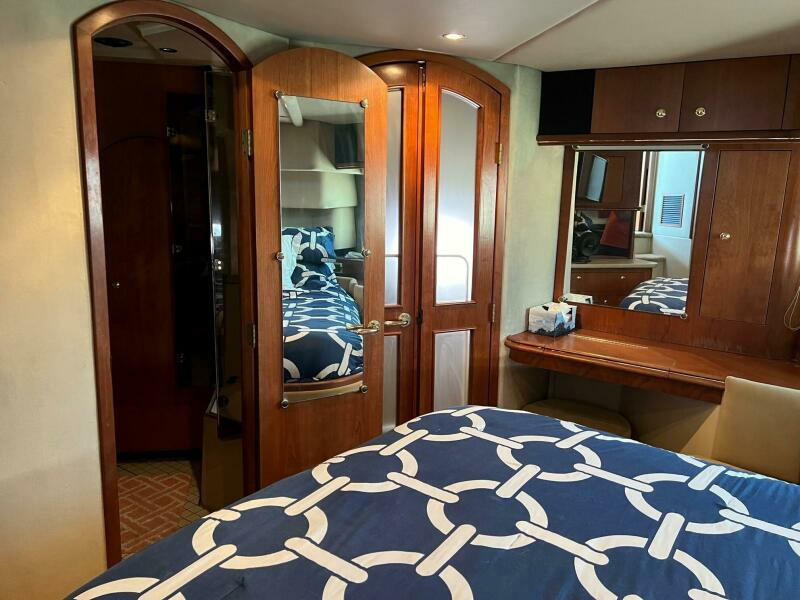 2000 Cruisers Yachts 4450 Express Motoryacht