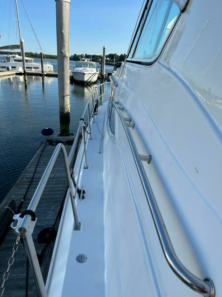 2000 Cruisers Yachts 4450 Express Motoryacht