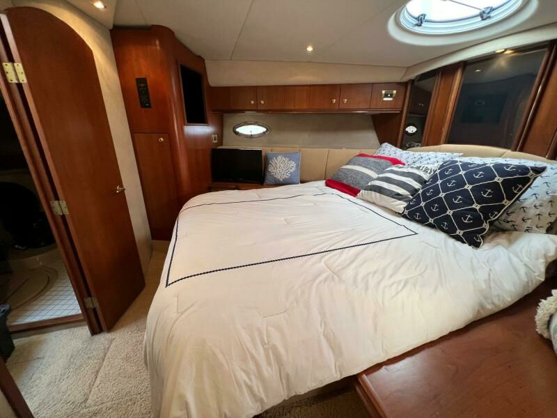 2000 Cruisers Yachts 4450 Express Motoryacht