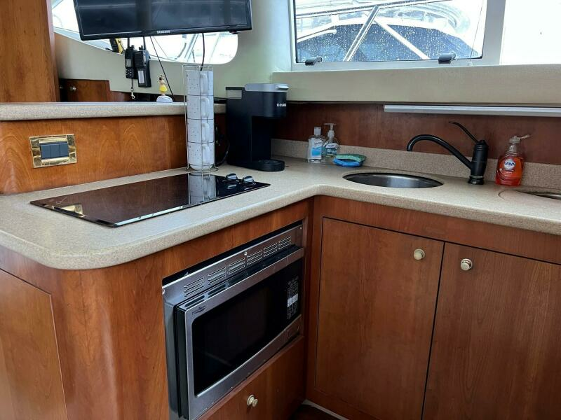 2000 Cruisers Yachts 4450 Express Motoryacht