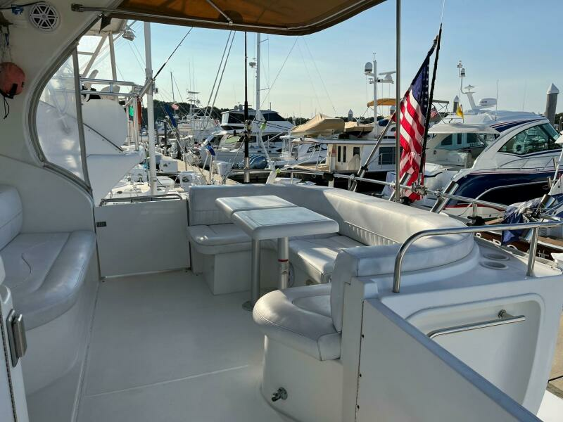 2000 Cruisers Yachts 4450 Express Motoryacht