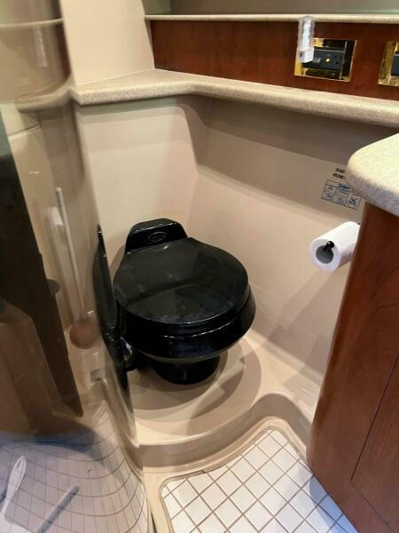 2000 Cruisers Yachts 4450 Express Motoryacht