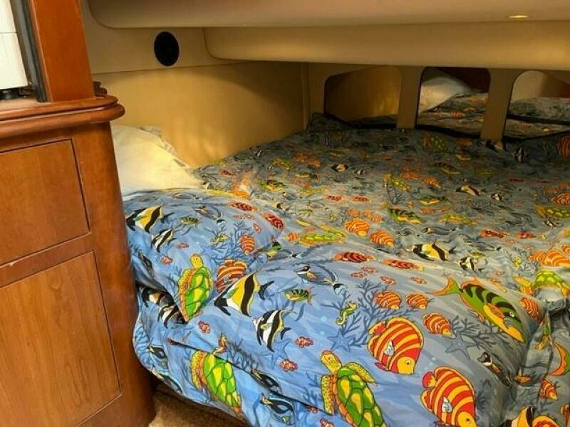 2000 Cruisers Yachts 4450 Express Motoryacht