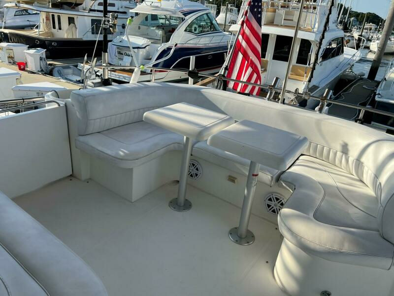 2000 Cruisers Yachts 4450 Express Motoryacht