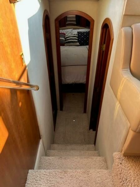 2000 Cruisers Yachts 4450 Express Motoryacht