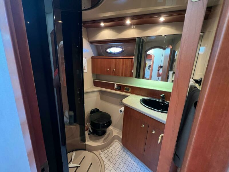 2000 Cruisers Yachts 4450 Express Motoryacht