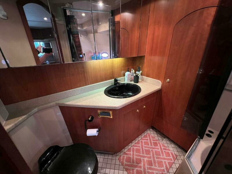 2000 Cruisers Yachts 4450 Express Motoryacht