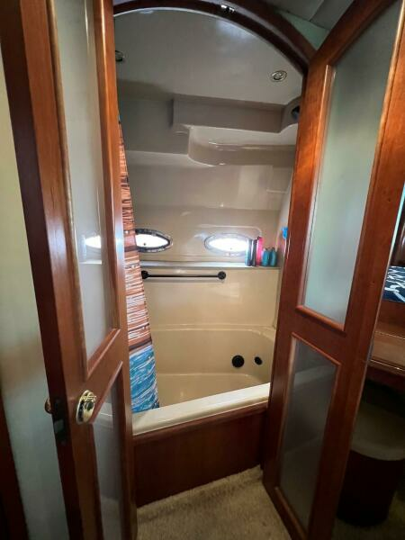 2000 Cruisers Yachts 4450 Express Motoryacht