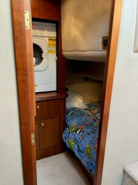 2000 Cruisers Yachts 4450 Express Motoryacht