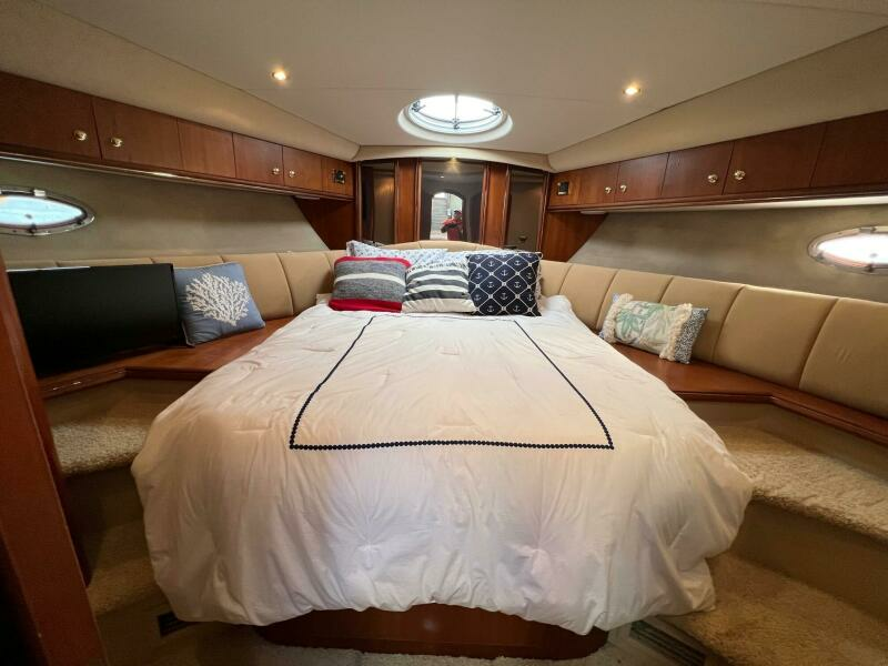 2000 Cruisers Yachts 4450 Express Motoryacht