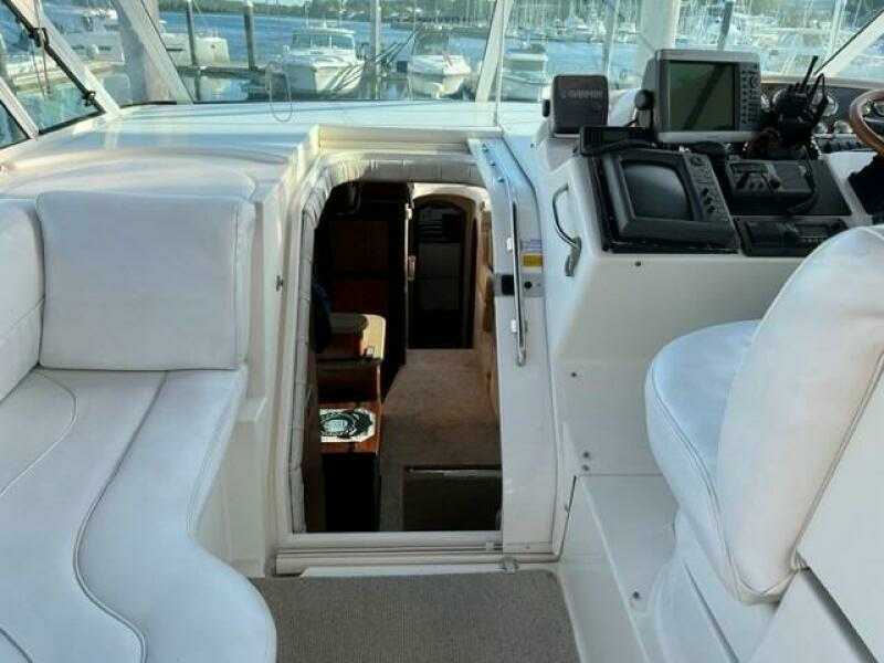 2000 Cruisers Yachts 4450 Express Motoryacht