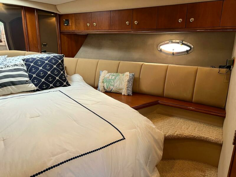 2000 Cruisers Yachts 4450 Express Motoryacht