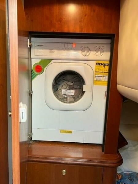 2000 Cruisers Yachts 4450 Express Motoryacht