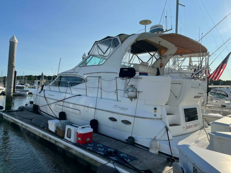 2000 Cruisers Yachts 4450 Express Motoryacht