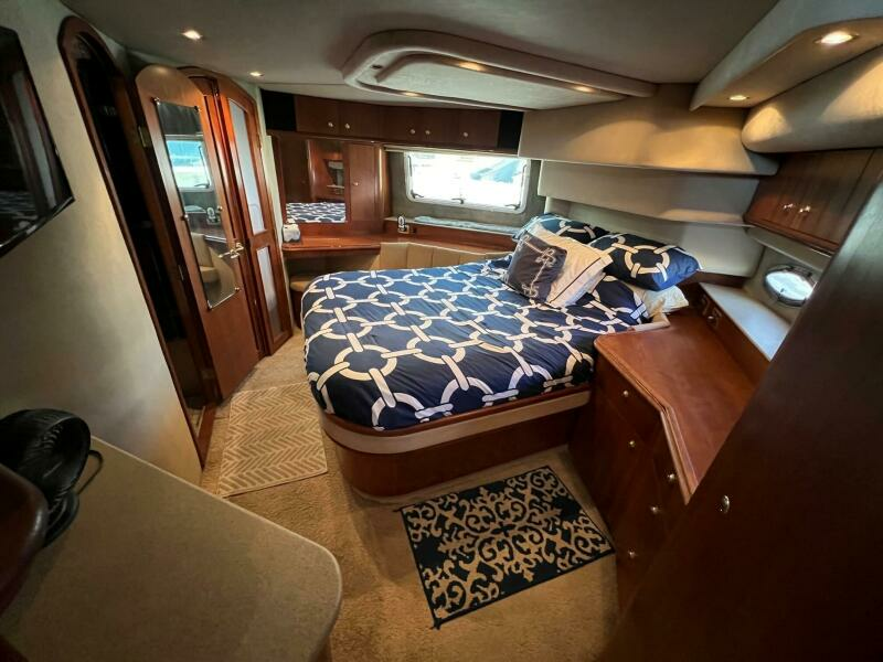 2000 Cruisers Yachts 4450 Express Motoryacht