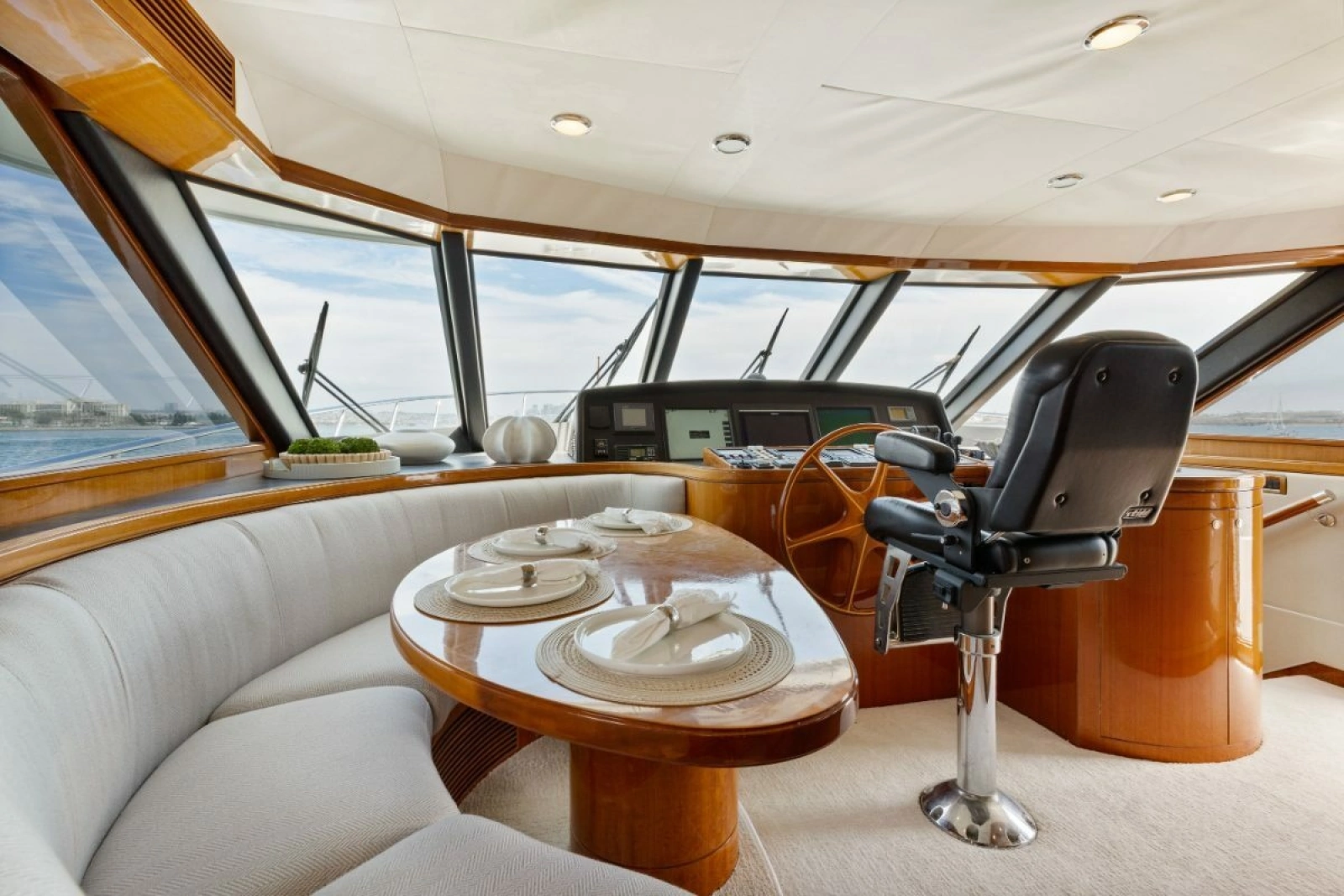 2009 Ocean Alexander 74 Flybridge