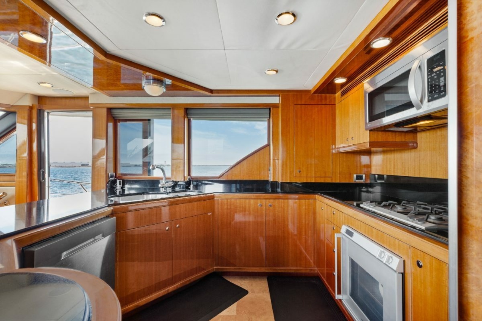 2009 Ocean Alexander 74 Flybridge