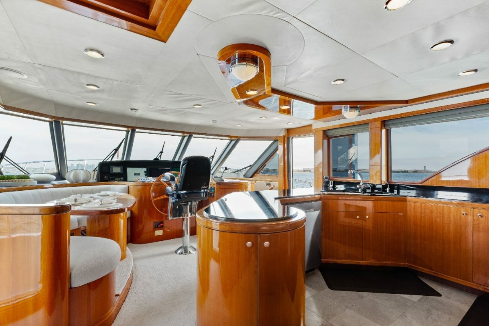 2009 Ocean Alexander 74 Flybridge