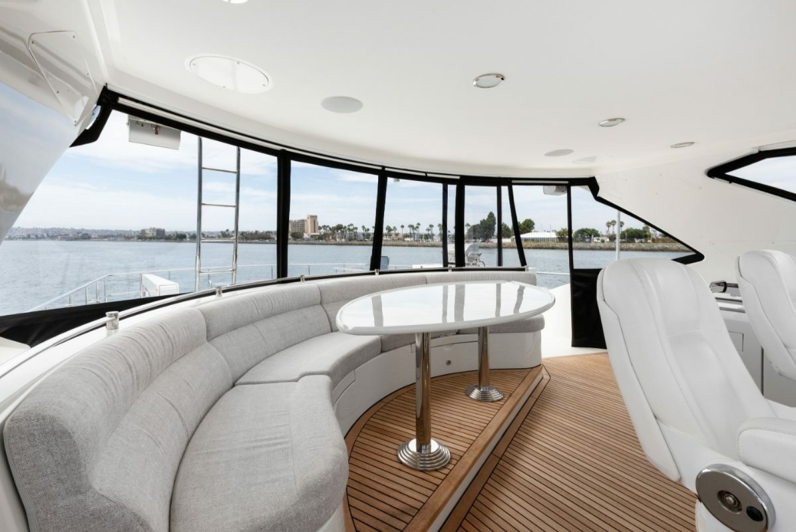 2009 Ocean Alexander 74 Flybridge