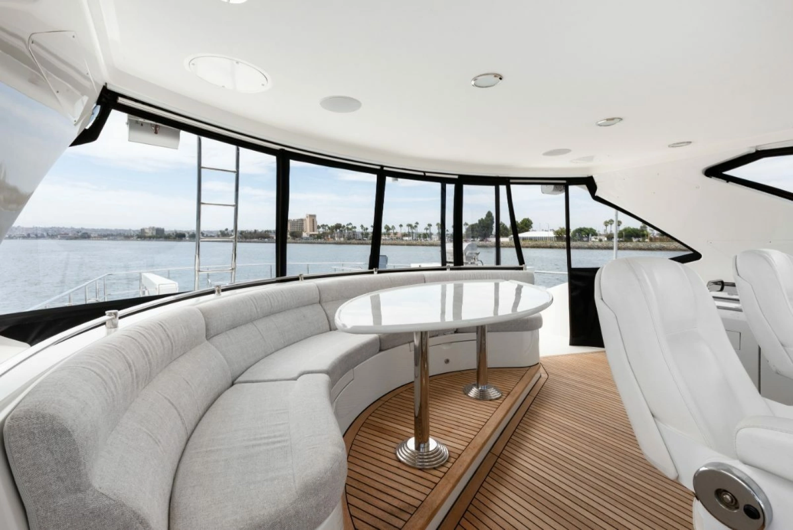 2009 Ocean Alexander 74 Flybridge