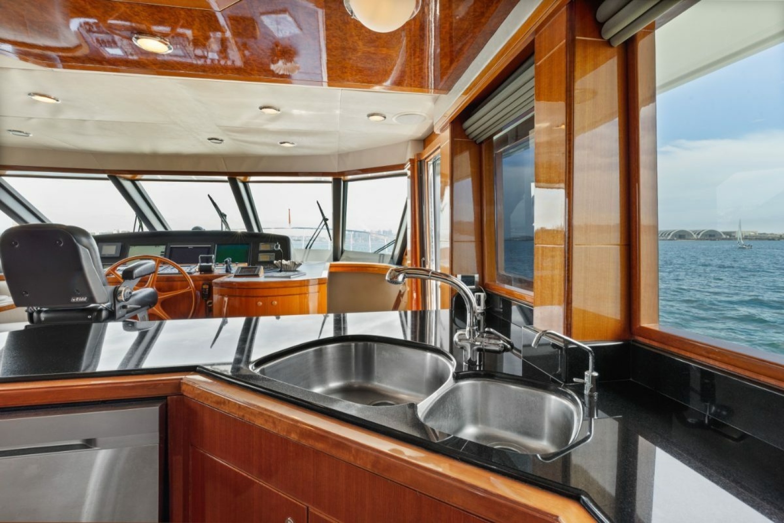 2009 Ocean Alexander 74 Flybridge