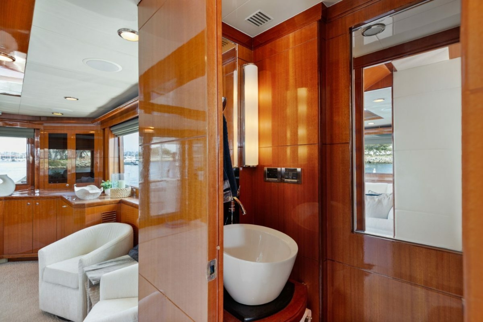 2009 Ocean Alexander 74 Flybridge